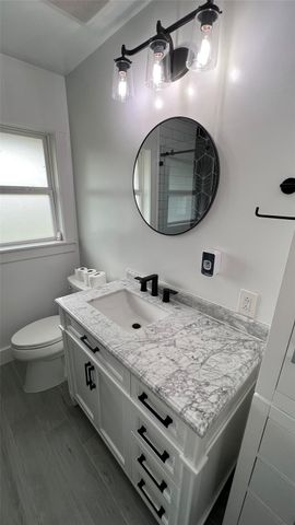 105 E Rocky Creek Road, Houston, TX 77076