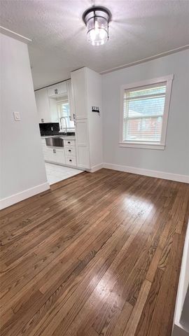 105 E Rocky Creek Road, Houston, TX 77076