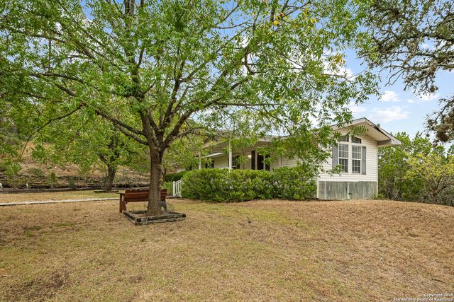 1258 River Bluff, Pipe Creek, TX 78063