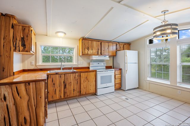 1258 River Bluff, Pipe Creek, TX 78063