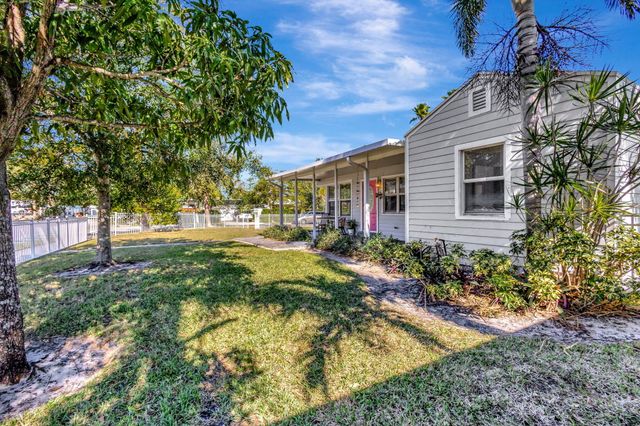 736 Rockland Drive, West Palm Beach, FL 33405