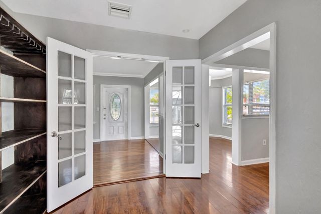 736 Rockland Drive, West Palm Beach, FL 33405