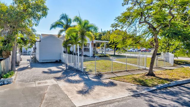 736 Rockland Drive, West Palm Beach, FL 33405