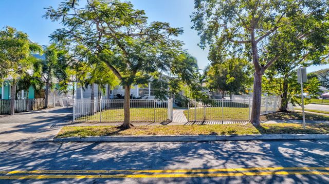 736 Rockland Drive, West Palm Beach, FL 33405