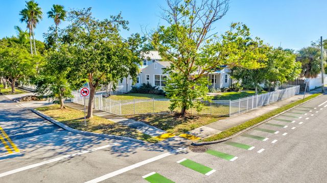 736 Rockland Drive, West Palm Beach, FL 33405