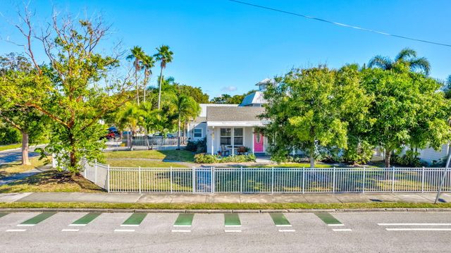 736 Rockland Drive, West Palm Beach, FL 33405