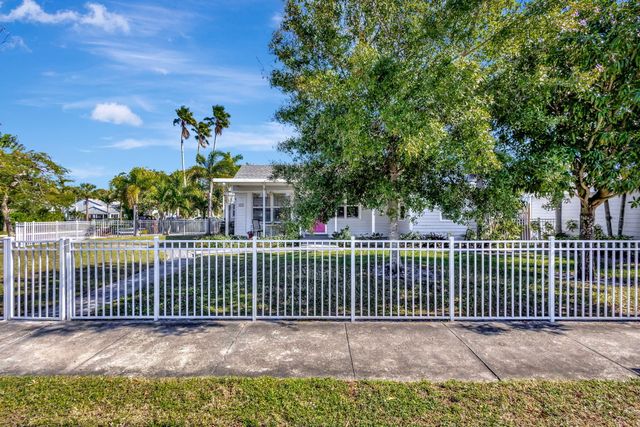 736 Rockland Drive, West Palm Beach, FL 33405