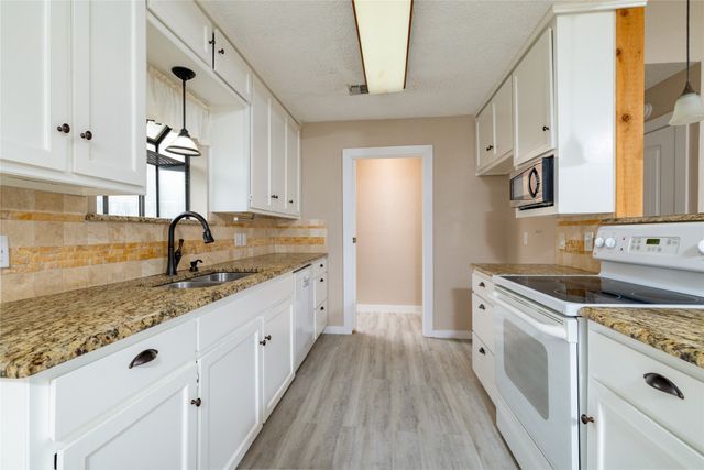 937 Springhill Drive, Burleson, TX 76028