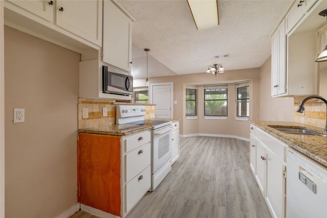 937 Springhill Drive, Burleson, TX 76028