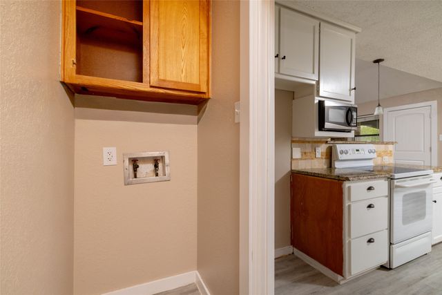 937 Springhill Drive, Burleson, TX 76028