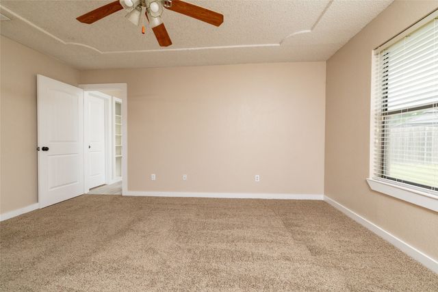 937 Springhill Drive, Burleson, TX 76028