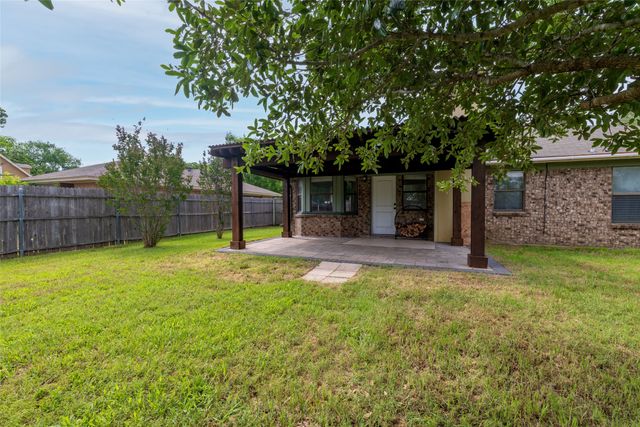 937 Springhill Drive, Burleson, TX 76028