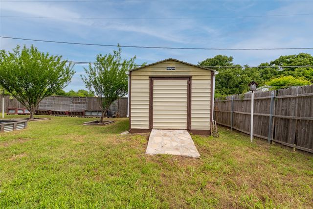 937 Springhill Drive, Burleson, TX 76028