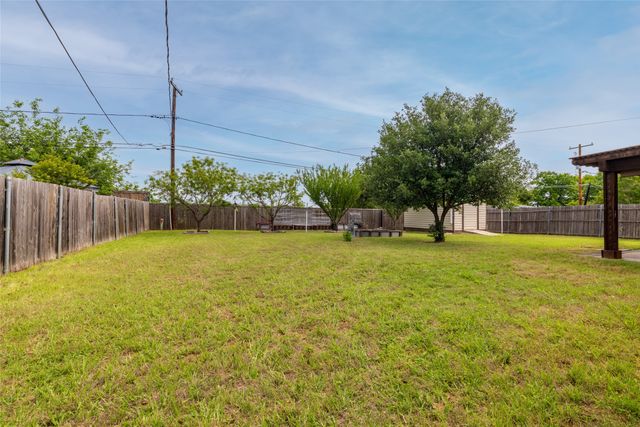 937 Springhill Drive, Burleson, TX 76028