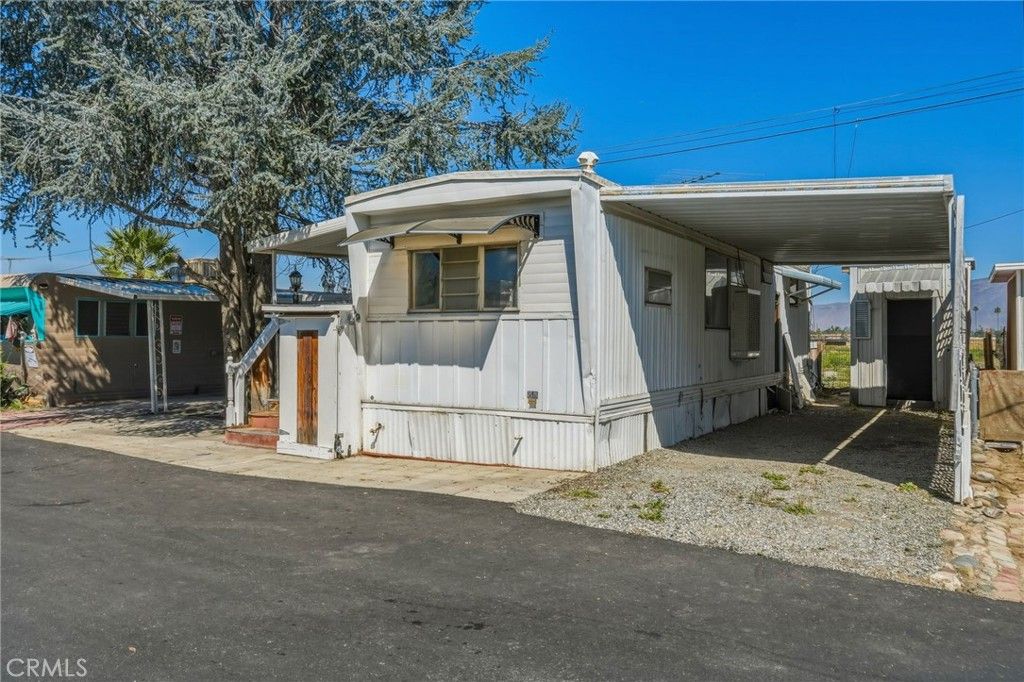 Image 3 of property listing at 2150 S San Jacinto Avenue 19, San Jacinto, CA 92583