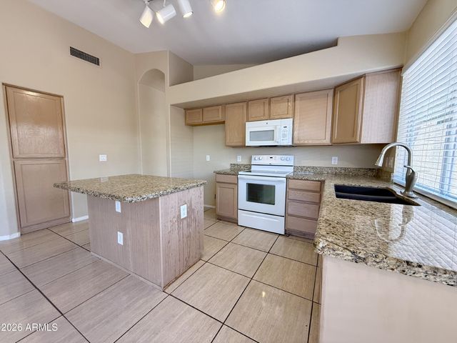 9821 W YUKON Drive, Peoria, AZ 85382