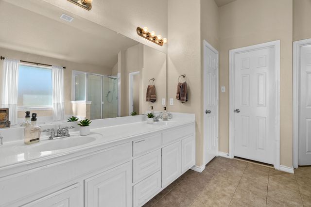 812 Sugar Hill Avenue, Cleburne, TX 76033