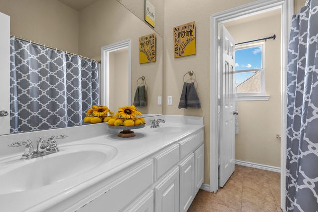 812 Sugar Hill Avenue, Cleburne, TX 76033