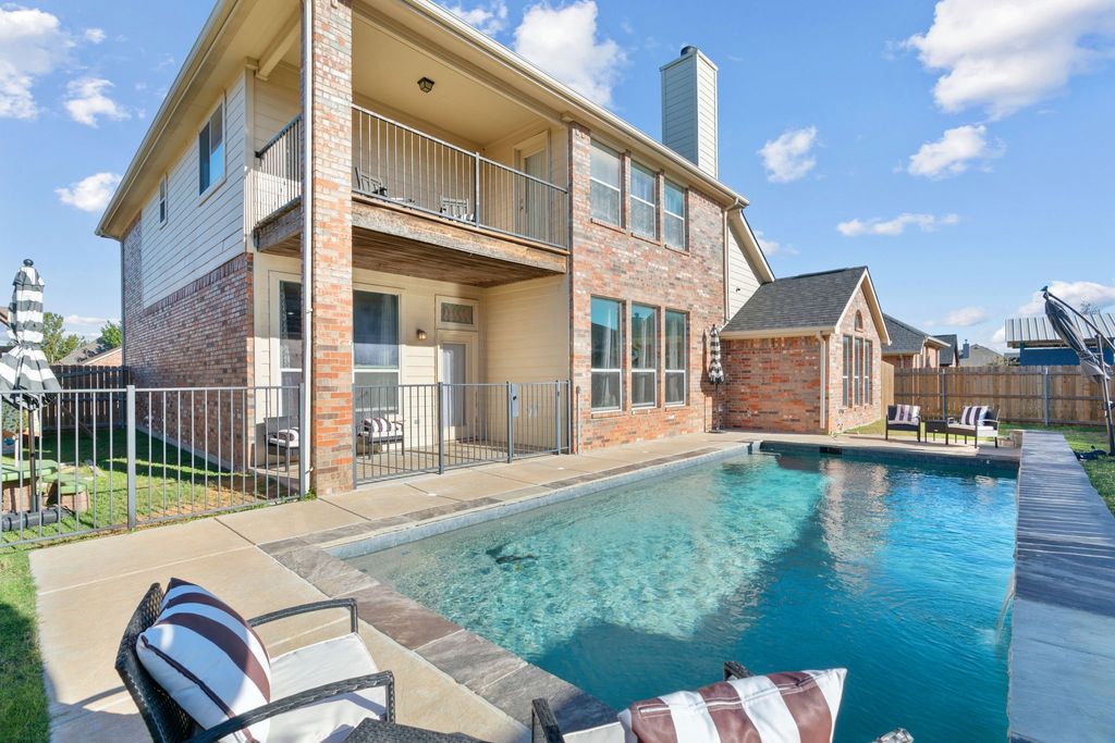 812 Sugar Hill Avenue, Cleburne, TX 76033