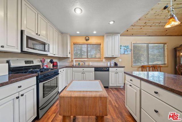 1037 H Lane, Big Bear City, CA 92314
