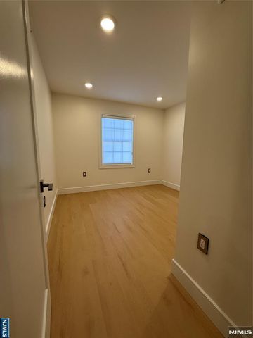 627 Valley Road D, Montclair, NJ 07043