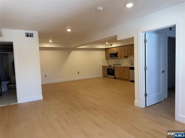 627 Valley Road D, Montclair, NJ 07043