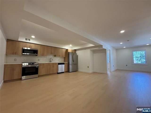 627 Valley Road D, Montclair, NJ 07043