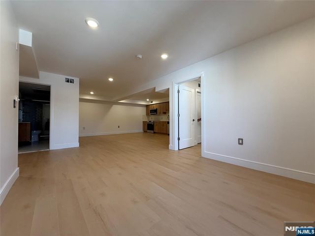 627 Valley Road D, Montclair, NJ 07043