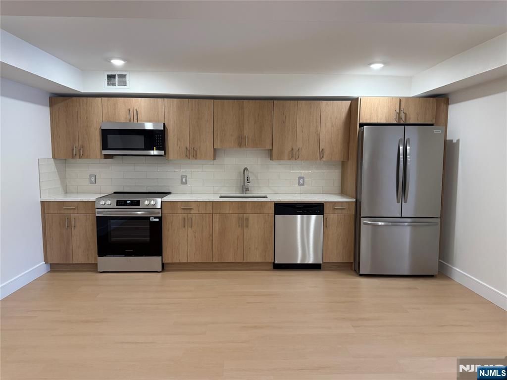 627 Valley Road D, Montclair, NJ 07043