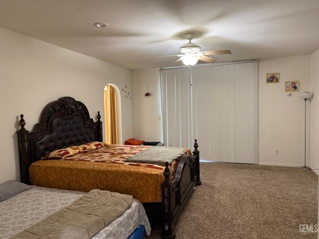9507 Lake Victoria Drive, Bakersfield, CA 93312
