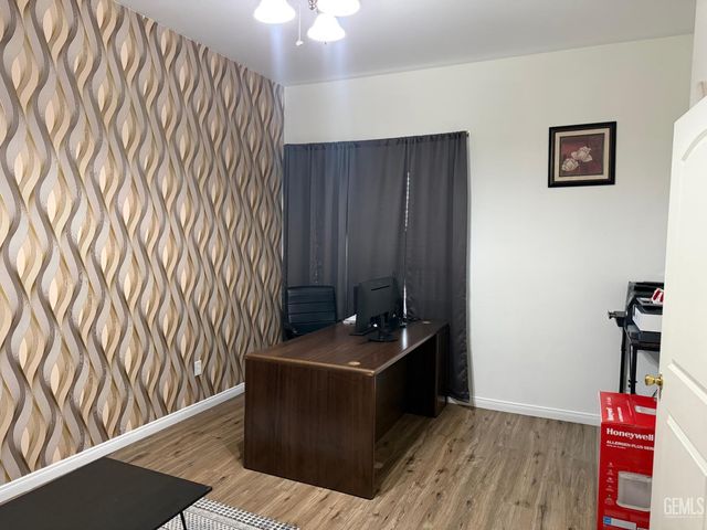 9507 Lake Victoria Drive, Bakersfield, CA 93312