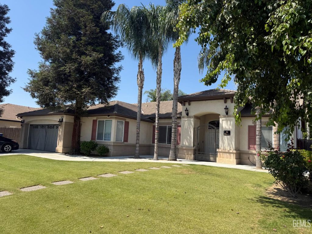 9507 Lake Victoria Drive, Bakersfield, CA 93312
