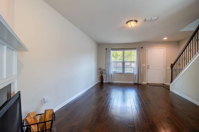 2580 River Trail Dr, Hermitage, TN 37076