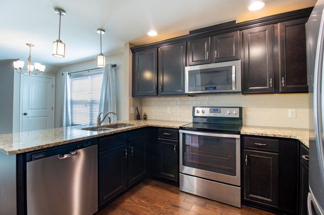 2580 River Trail Dr, Hermitage, TN 37076