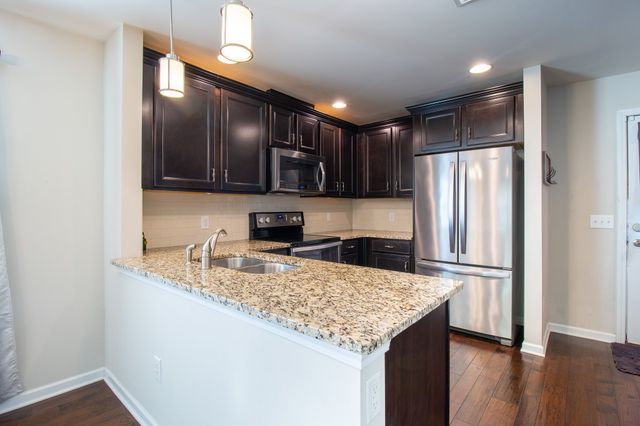 2580 River Trail Dr, Hermitage, TN 37076