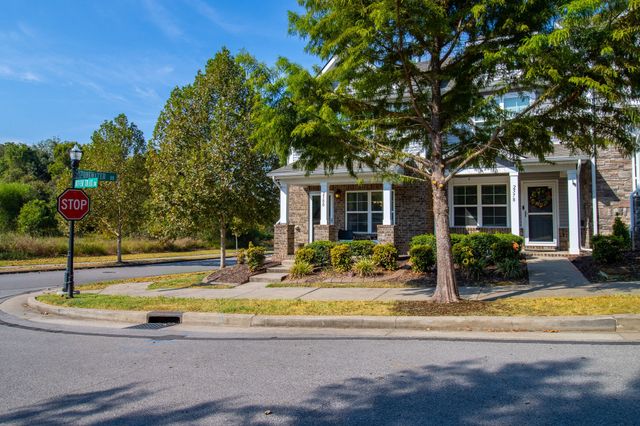 2580 River Trail Dr, Hermitage, TN 37076