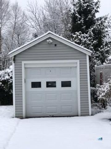 28 Hobbie Street, Stamford, CT 06902