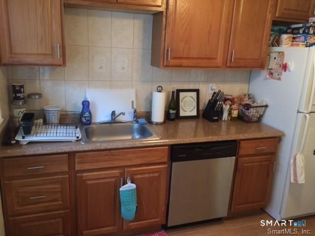 28 Hobbie Street, Stamford, CT 06902