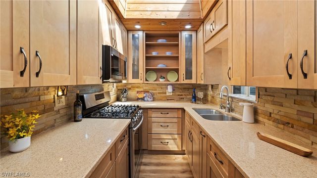 1432 SE 30th ST, Cape Coral, FL 33904