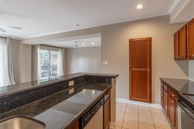 4515 Briar Hollow Place 304, Houston, TX 77027