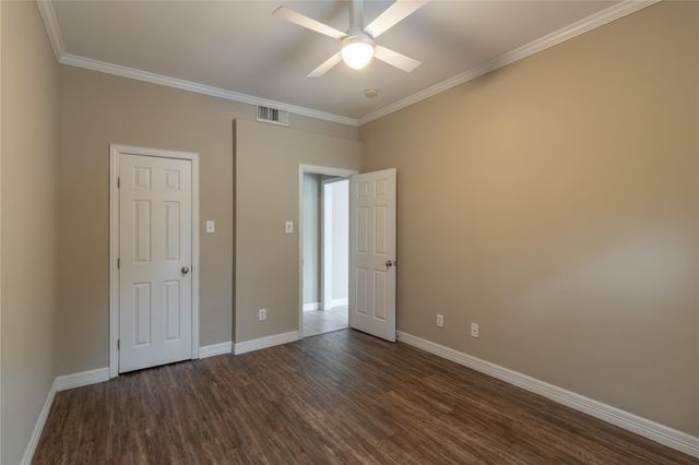 4515 Briar Hollow Place 304, Houston, TX 77027