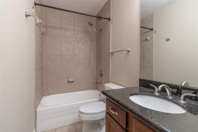 4515 Briar Hollow Place 304, Houston, TX 77027