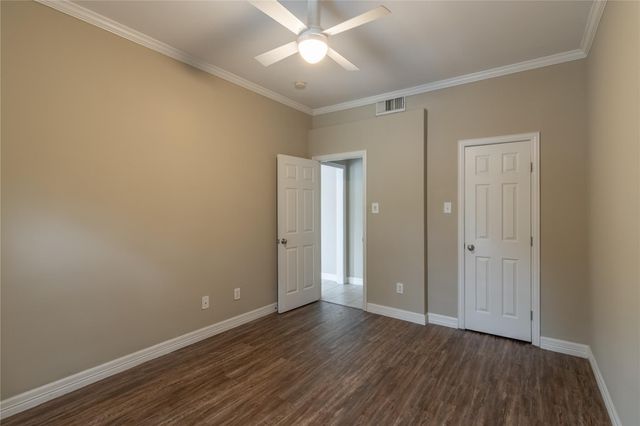 4515 Briar Hollow Place 304, Houston, TX 77027