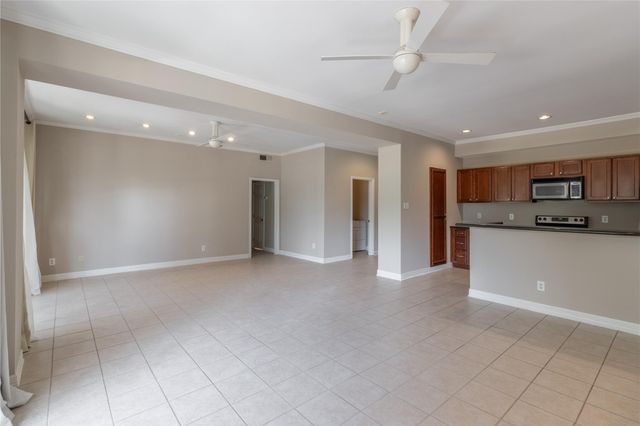 4515 Briar Hollow Place 304, Houston, TX 77027