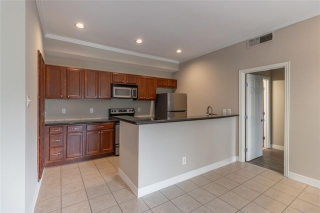4515 Briar Hollow Place 304, Houston, TX 77027