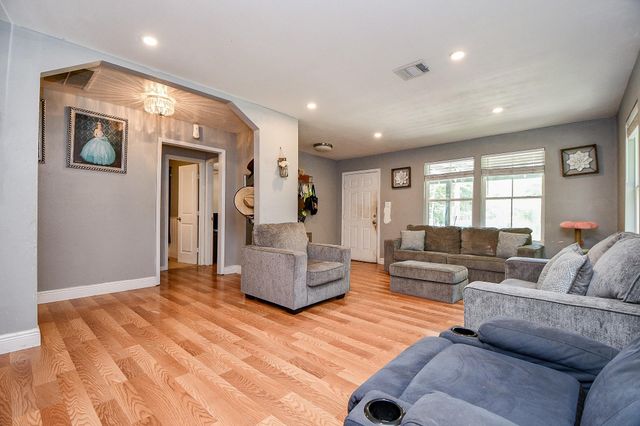 180 Maurine Lane, Cleveland, TX 77328