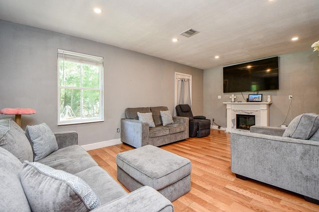 180 Maurine Lane, Cleveland, TX 77328