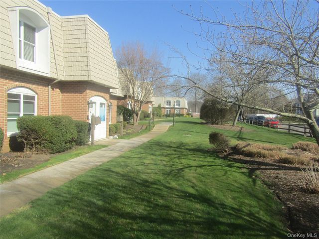 175 Main Avenue 156, Wheatley Heights, NY 11798