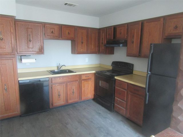 175 Main Avenue 156, Wheatley Heights, NY 11798