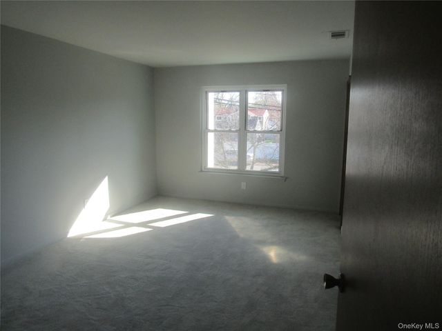 175 Main Avenue 156, Wheatley Heights, NY 11798